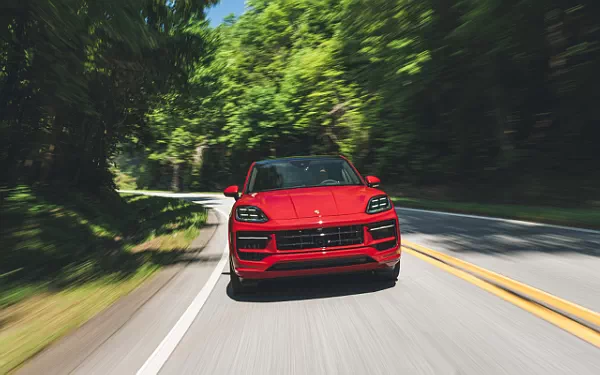 ���� ���������� Porsche Cayenne GTS Coupe (Carmine Red) - 2024