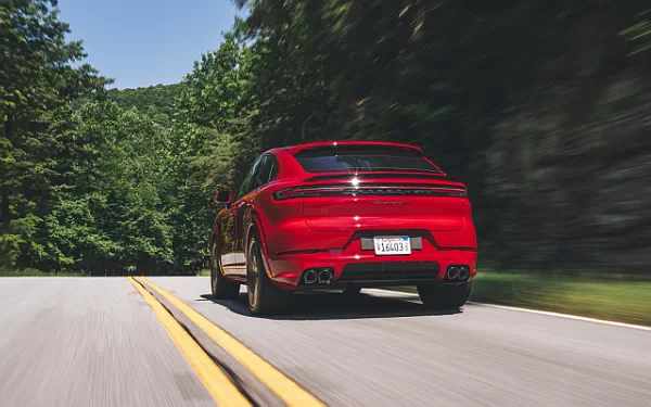 ���� ���������� Porsche Cayenne GTS Coupe (Carmine Red) - 2024