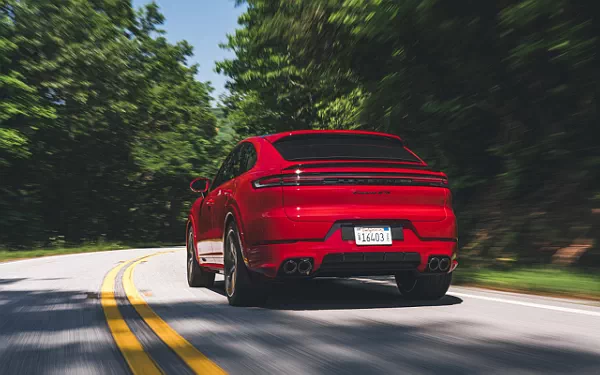 ���� ���������� Porsche Cayenne GTS Coupe (Carmine Red) - 2024