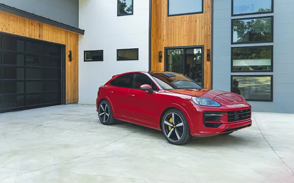 ���� ���������� Porsche Cayenne GTS Coupe (Carmine Red) - 2024