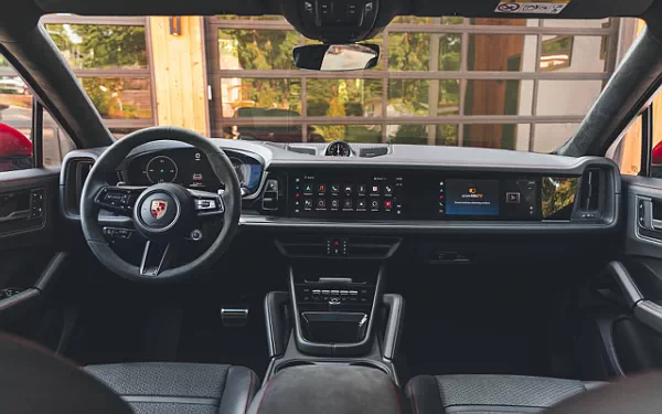 ���� ���������� Porsche Cayenne GTS Coupe (Carmine Red) - 2024