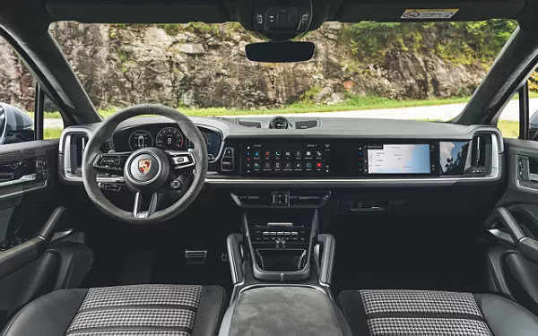 ���� ���������� Porsche Cayenne GTS Coupe - 2024