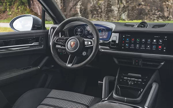 ���� ���������� Porsche Cayenne GTS Coupe - 2024