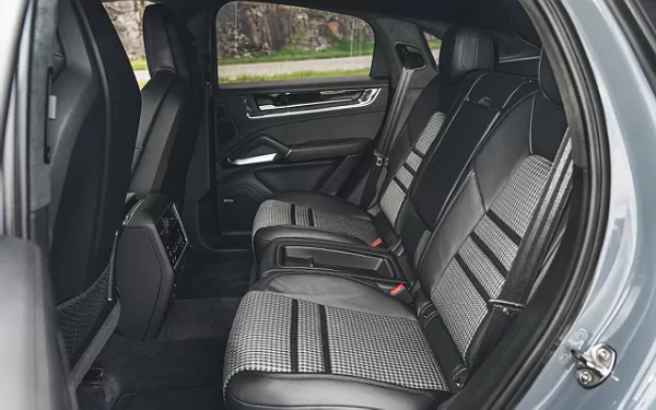 ���� ���������� Porsche Cayenne GTS Coupe - 2024