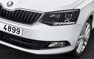 Обои автомобили Skoda Fabia Combi - 2015