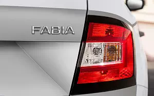 Обои автомобили Skoda Fabia Combi - 2015